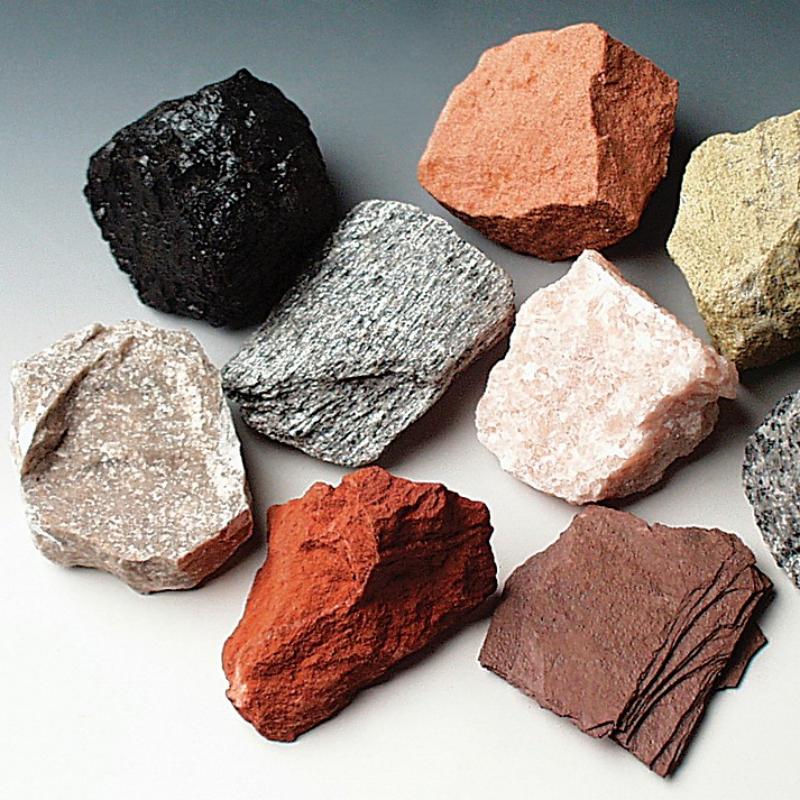 ما هي المواد الخام المستخدمة في صناعة بلاط السيراميك؟